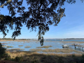 Estate lot! Waterfront!